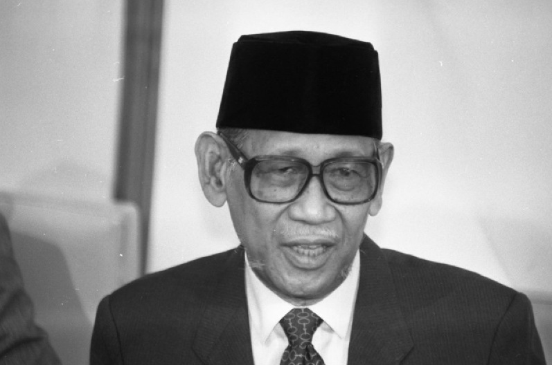 File:Burhanuddin Mohammad Diah(1).png