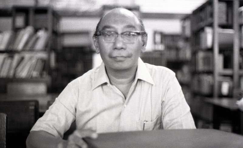 File:Boechari, Ketua Lembaga Arkeologi Fak. Sastra Universitas Indonesia (FSUI), Rawamangun Jakarta (1983).jpg