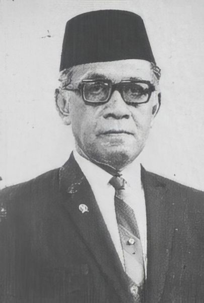 File:Sri Sultan Hamengkubuwana IX - Visualisasi Hasil Pembangunan Orde Baru Pelita I-Pelita II-Pelita III.jpg