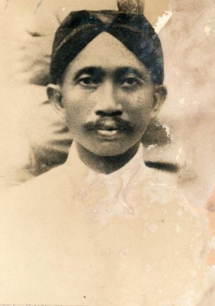 File:Tjipto Mangoenkoesoemo - P09-122.jpg